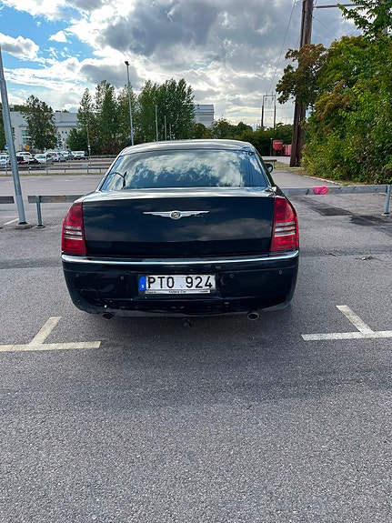 Chrysler 300C 8 of 11