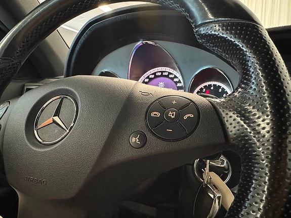 Mercedes-Benz E200 14 of 25