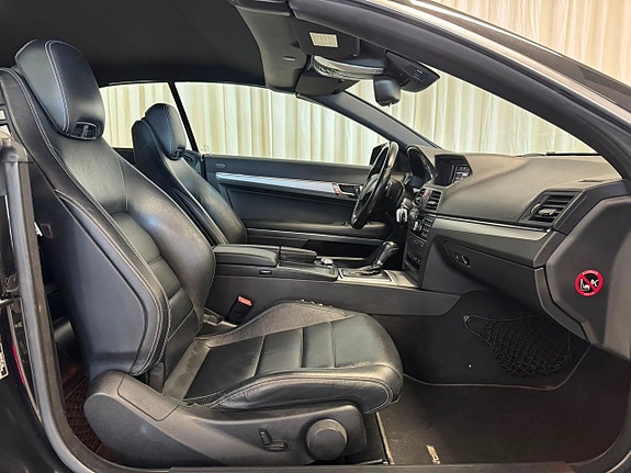 Mercedes-Benz E200 9 of 25