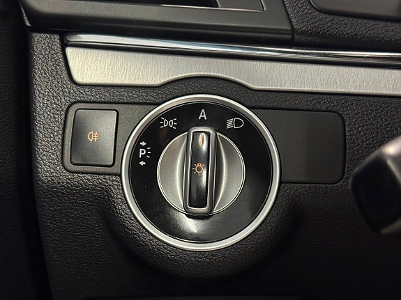 Mercedes-Benz E200 15 of 25