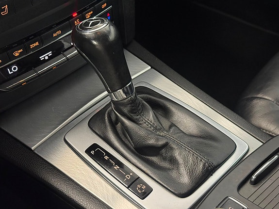 Mercedes-Benz E200 21 of 25
