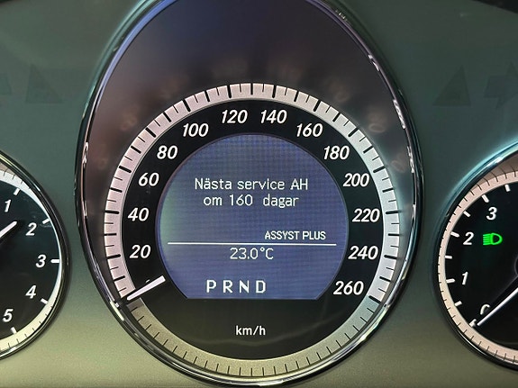 Mercedes-Benz E200 18 of 25