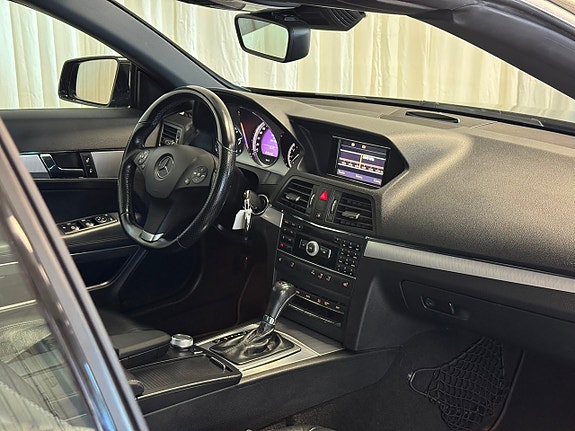 Mercedes-Benz E200 11 of 25