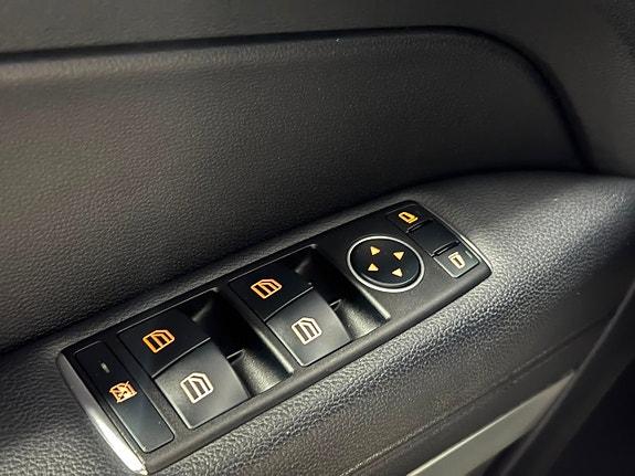 Mercedes-Benz E200 17 of 25