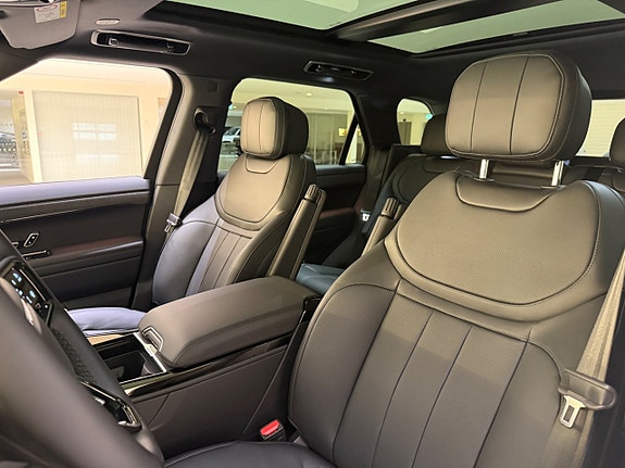Land Rover Range Rover Sport 9 of 24