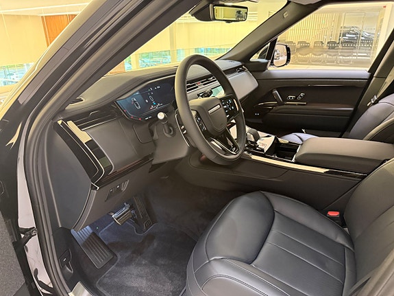 Land Rover Range Rover Sport 8 of 24