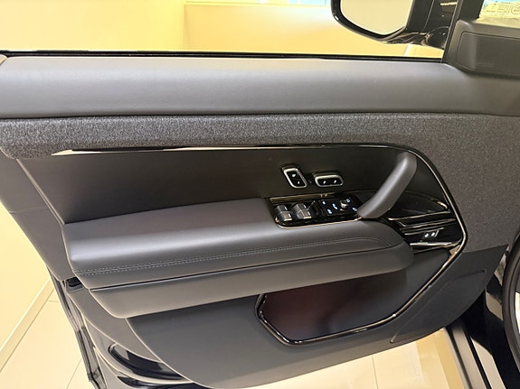 Land Rover Range Rover Sport 10 of 24