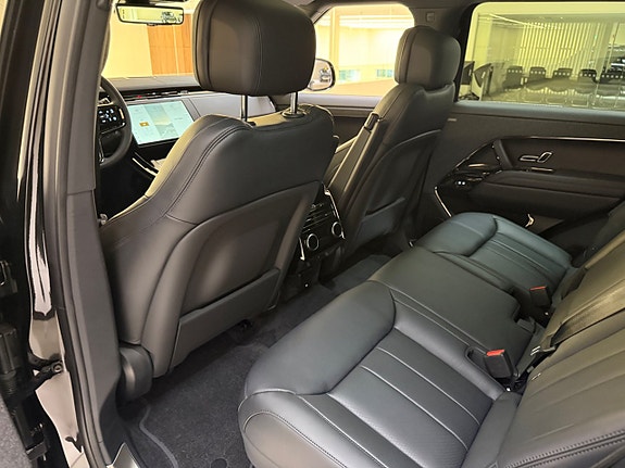 Land Rover Range Rover Sport 18 of 24