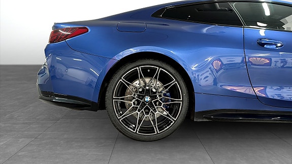 BMW M4 9 of 12