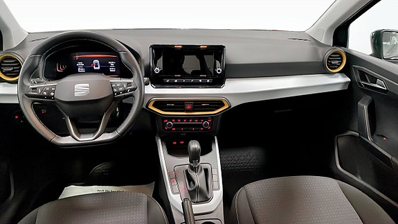 Seat Arona 10 of 12
