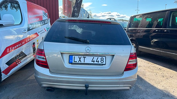 Mercedes-Benz C220 4 of 8