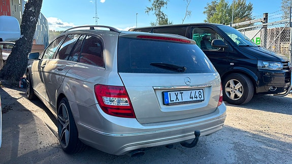 Mercedes-Benz C220 5 of 8