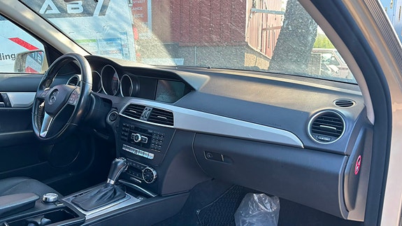 Mercedes-Benz C220 7 of 8