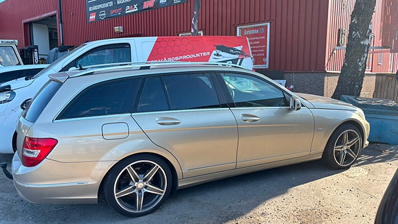 Mercedes-Benz C220 2 of 8