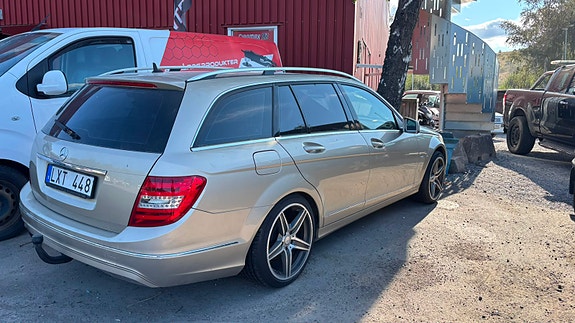 Mercedes-Benz C220 3 of 8