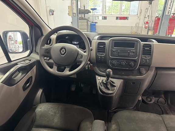 Renault Trafic 7 of 7