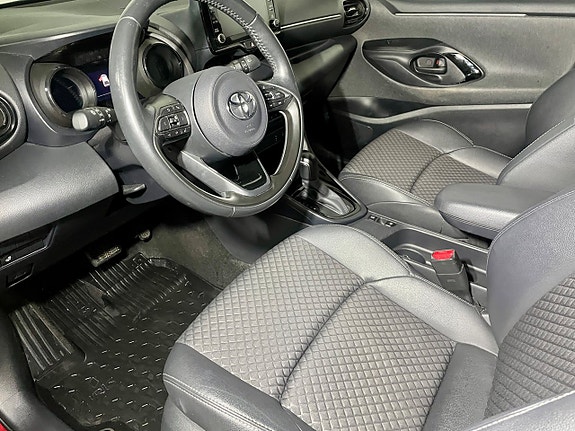 Toyota Yaris 7 of 18
