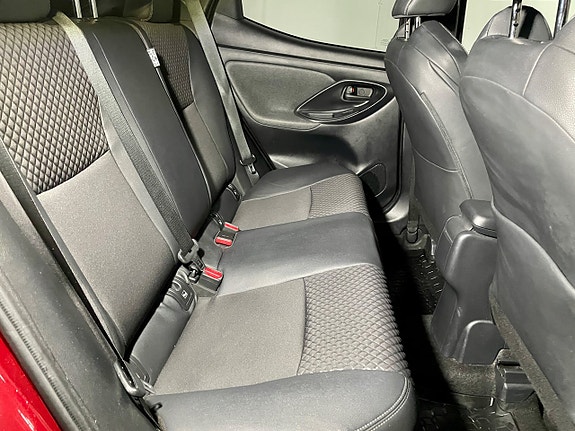 Toyota Yaris 10 of 18