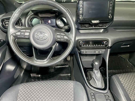 Toyota Yaris 12 of 18
