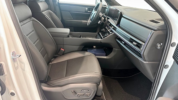 Hyundai Santa Fe 3 of 18