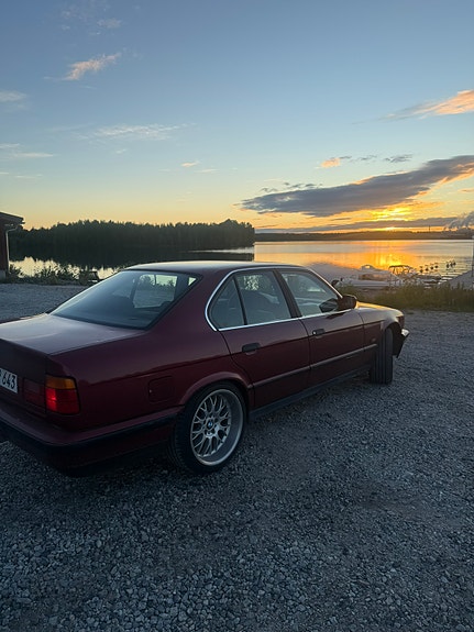 BMW 520i 4 of 5