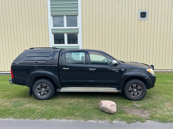 Toyota HiLux 2 of 11