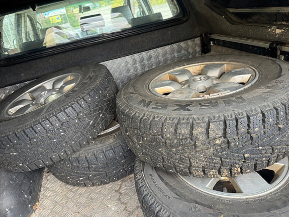 Toyota HiLux 8 of 11