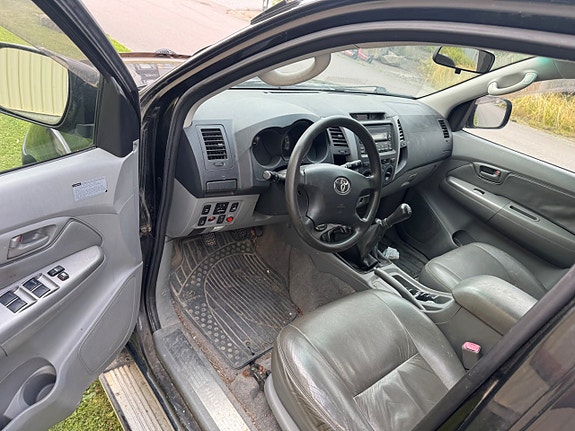 Toyota HiLux 10 of 11