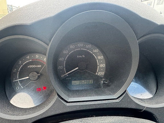 Toyota HiLux 11 of 11