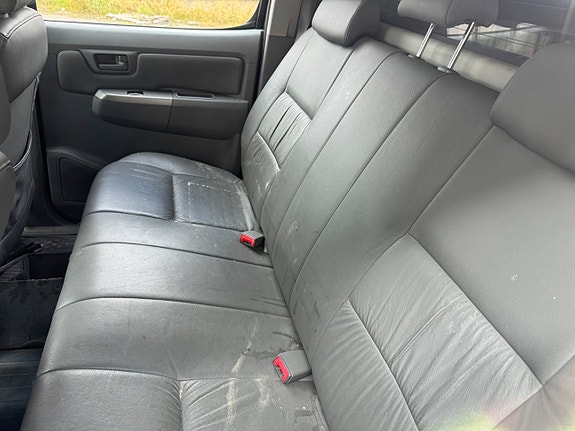Toyota HiLux 9 of 11