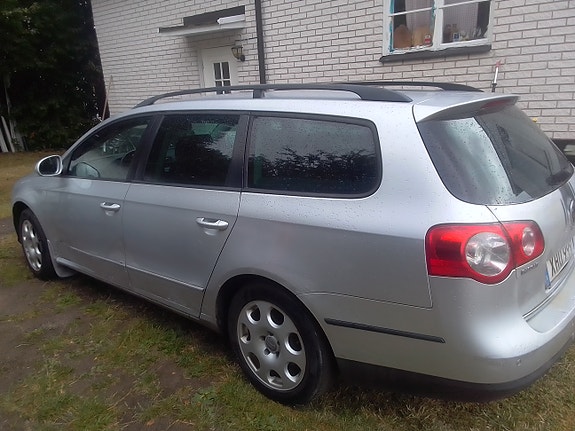 Volkswagen Passat 2 of 3