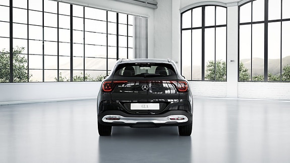 Mercedes-Benz GLA250 4 of 16