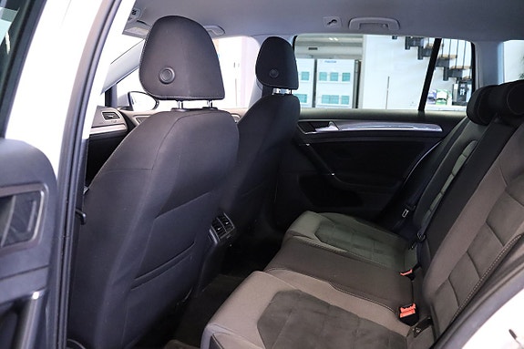Volkswagen Golf Alltrack 13 of 15