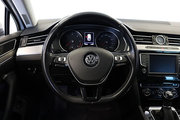 Volkswagen Passat 7 of 14