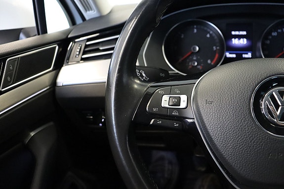 Volkswagen Passat 8 of 14