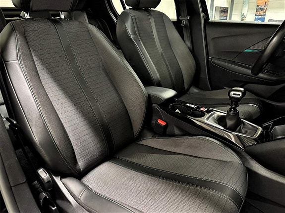 Peugeot 208 5 of 9