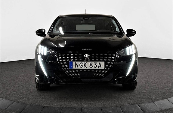 Peugeot 208 2 of 9