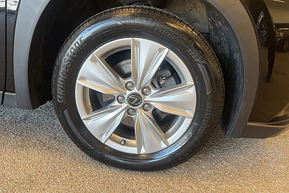 Lexus UX250h 11 of 11
