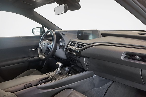 Lexus UX250h 9 of 11