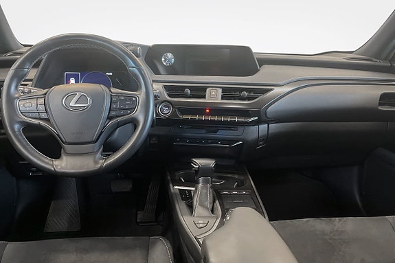 Lexus UX250h 8 of 11