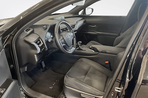 Lexus UX250h 6 of 11