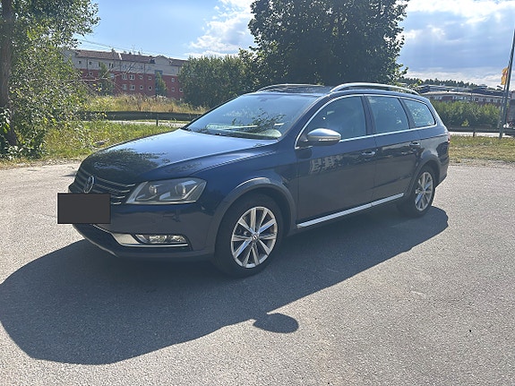 Volkswagen Passat Alltrack 2 of 6