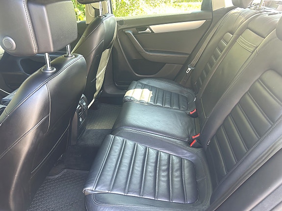Volkswagen Passat Alltrack 4 of 6