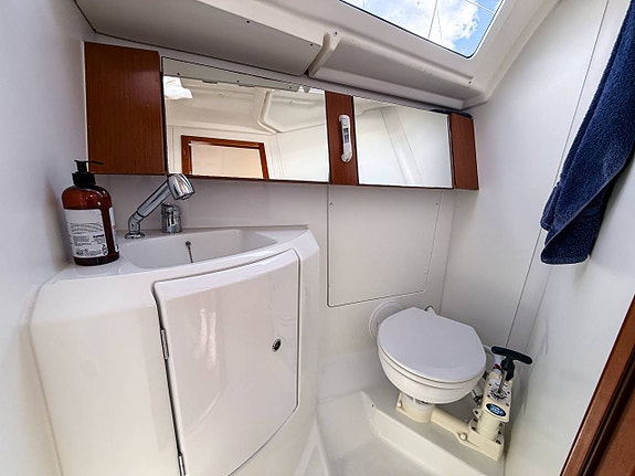 Beneteau Oceanis 34 12 of 12