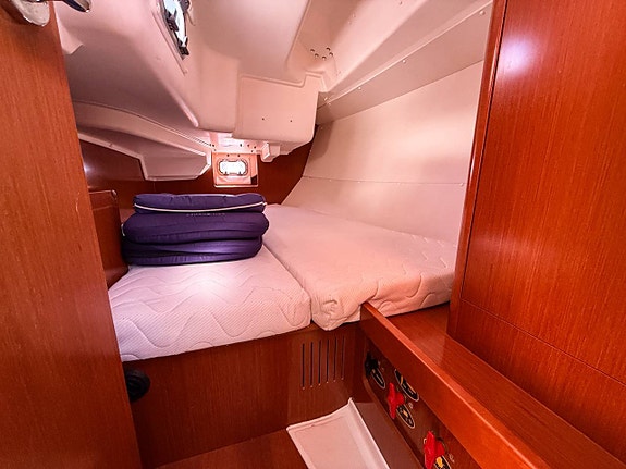 Beneteau Oceanis 34 10 of 12
