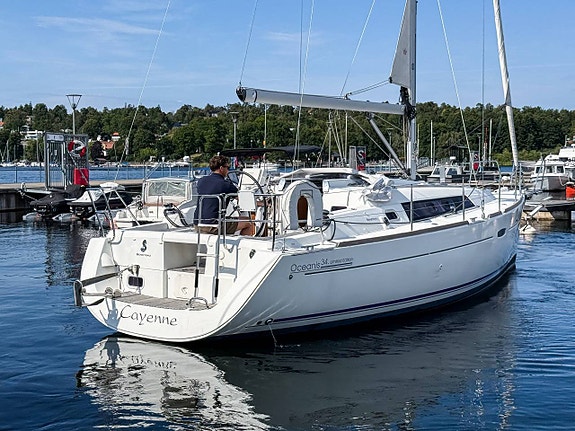 Beneteau Oceanis 34 2 of 12
