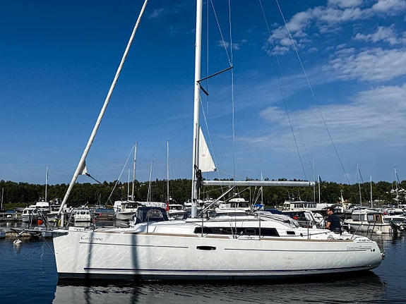 Beneteau Oceanis 34 4 of 12