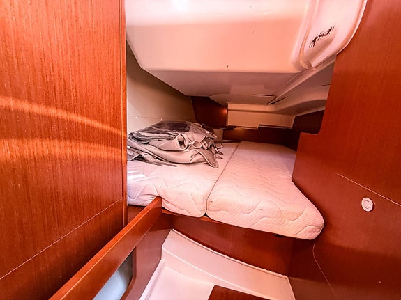 Beneteau Oceanis 34 11 of 12