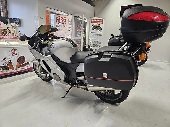 Honda CBR1100XX 3 of 6