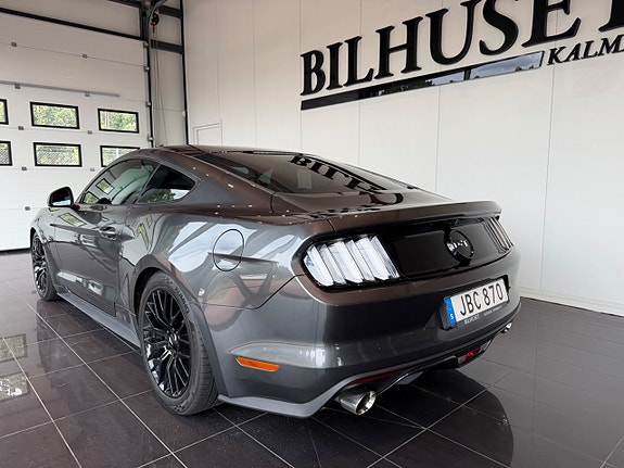 Ford Mustang 4 of 12